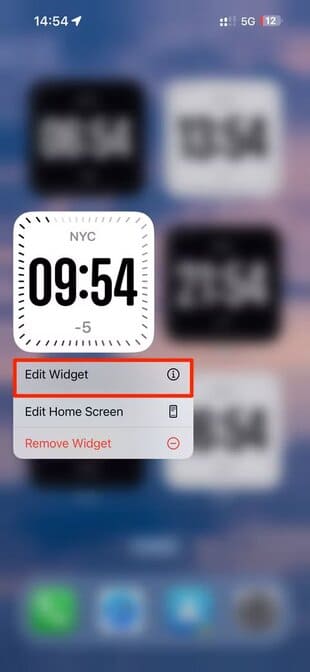 apple-ios-17-4-home-screen-city-digital-widgets-edit-widget-menu-option-highlighted iOS 17.4: كيفية استخدام جميع ميزات iPhone الجديدة