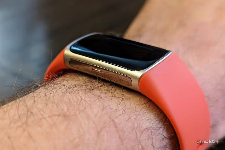 fitbit-charge-6-14 كيفية توصيل Spotify بـ Fitbit والتحكم في الموسيقى أثناء ممارسة الرياضة
