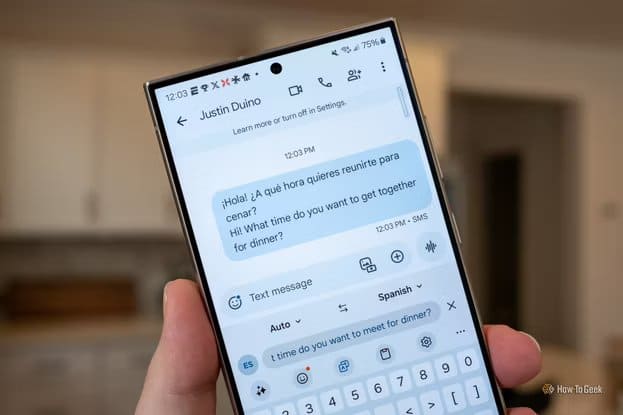person-using-chat-translation-ai-feature-on-the-samsung-galaxy-s24-ultra-1 ما هو Galaxy AI وكيف تستخدمه؟