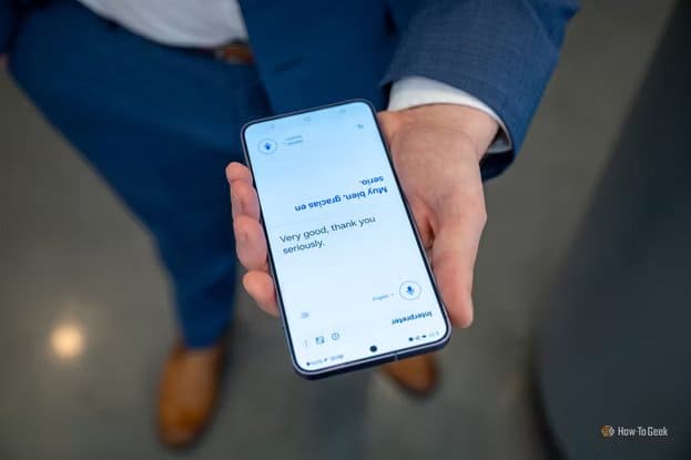 person-using-interpreter-mode-on-the-samsung-galaxy-s24 ما هو Galaxy AI وكيف تستخدمه؟