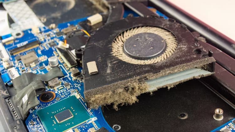 dusty-laptop-fan يجب عليك التخلص من جهاز الكمبيوتر في وقت ما، فإلى متى يمكنك الانتظار؟