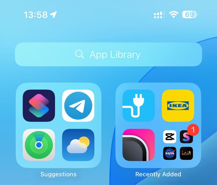 apple-ios-18-home-screen-large-icon-mode-app-library-labels-visible اكتشف كيفية إخفاء أسماء التطبيقات على شاشة iPhone الرئيسية بكل سهولة