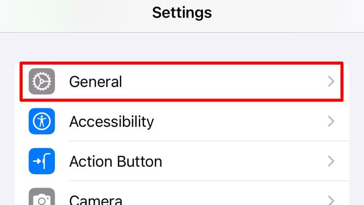 general-settings-option-in-iphone-settings-on-ios-18 أسباب عدم شحن هاتف iPhone وكيفية حل المشكلة