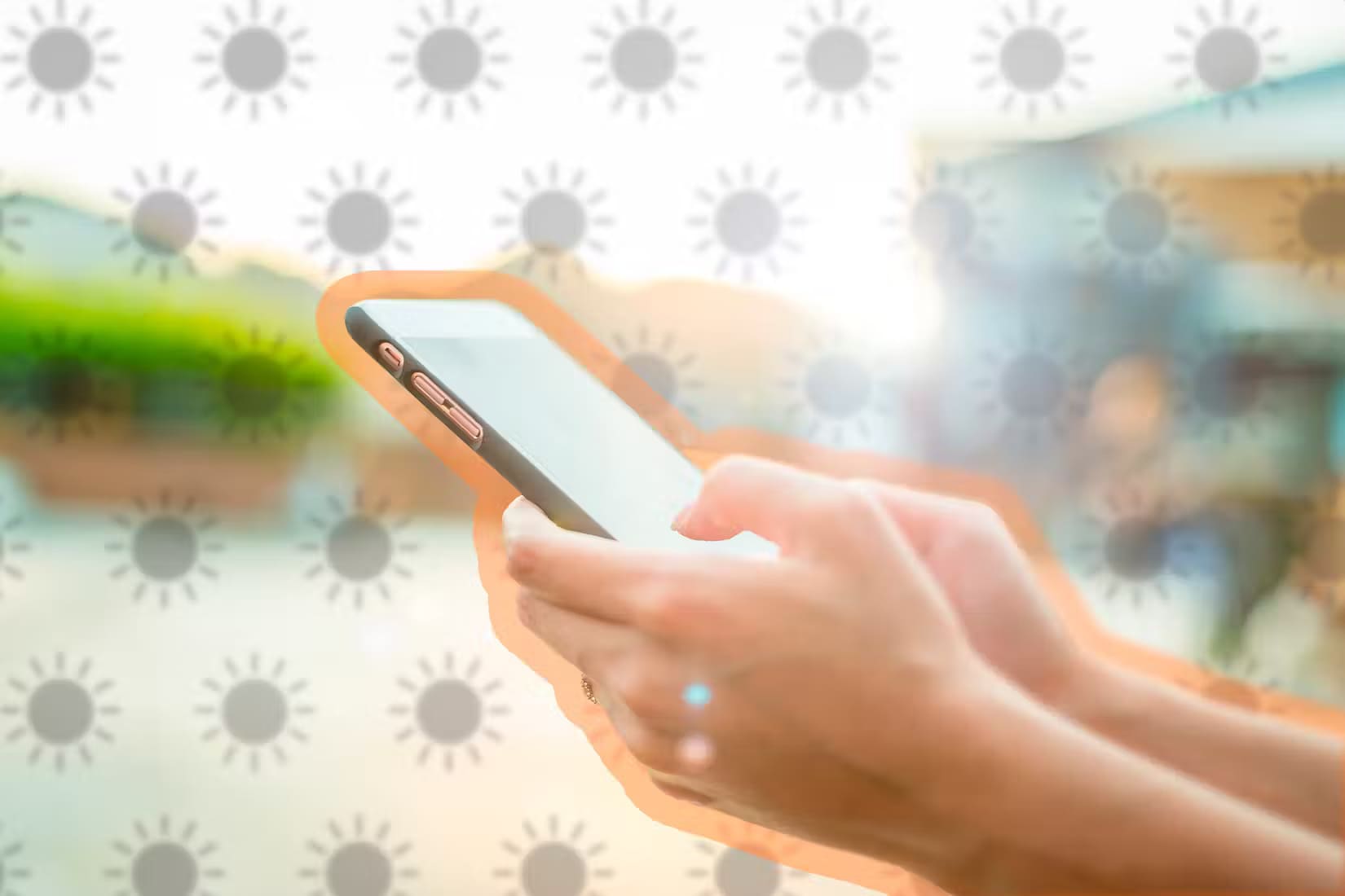person-using-a-phone-with-a-strong-sunlight حقيقة تأثير وضع الطيران على سرعة شحن البطارية