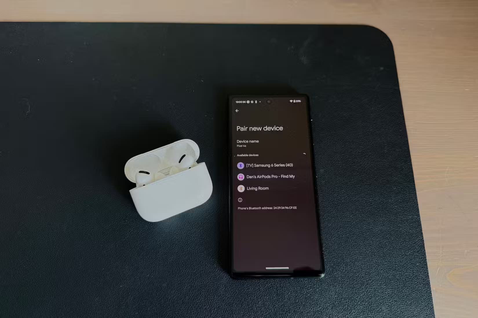 google-pixel-next-to-airpods-pro-in-pairing-mode خطوات بسيطة لتوصيل سماعات Apple AirPods Pro بأي جهاز