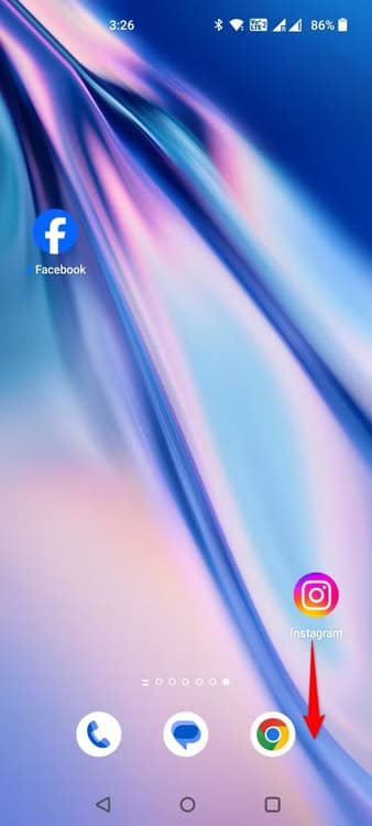 3-drag-app-to-dock طرق بسيطة لتنظيم التطبيقات على هاتفك الأندرويد بسهولة