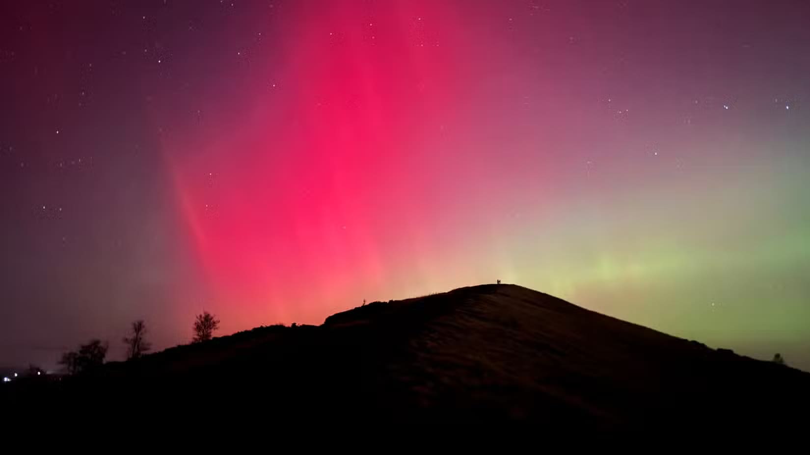 a-photo-of-the-aurora-borealis-captured-using-a-ten-second-exposure-in-night-mode-on-an-iphone-15-pro طريقة التقاط صور بتعرض طويل على iPhone بخطوات بسيطة
