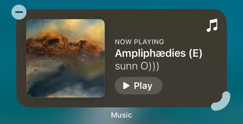 an-iphone-widget-from-the-music-app طرق مبتكرة لتخصيص الشاشة الرئيسية لجهاز iPhone وجعلها أكثر عملية وجمالاً