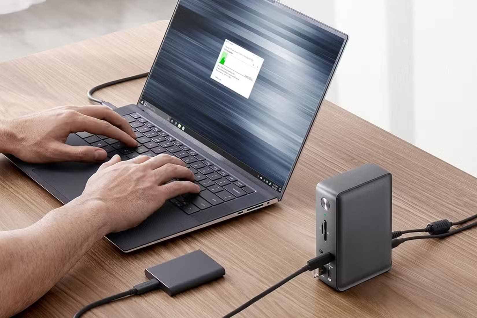 anker-575-13-in-1-usb-c-hub كيفية إضافة منفذ USB-C إلى جهاز كمبيوتر Windows