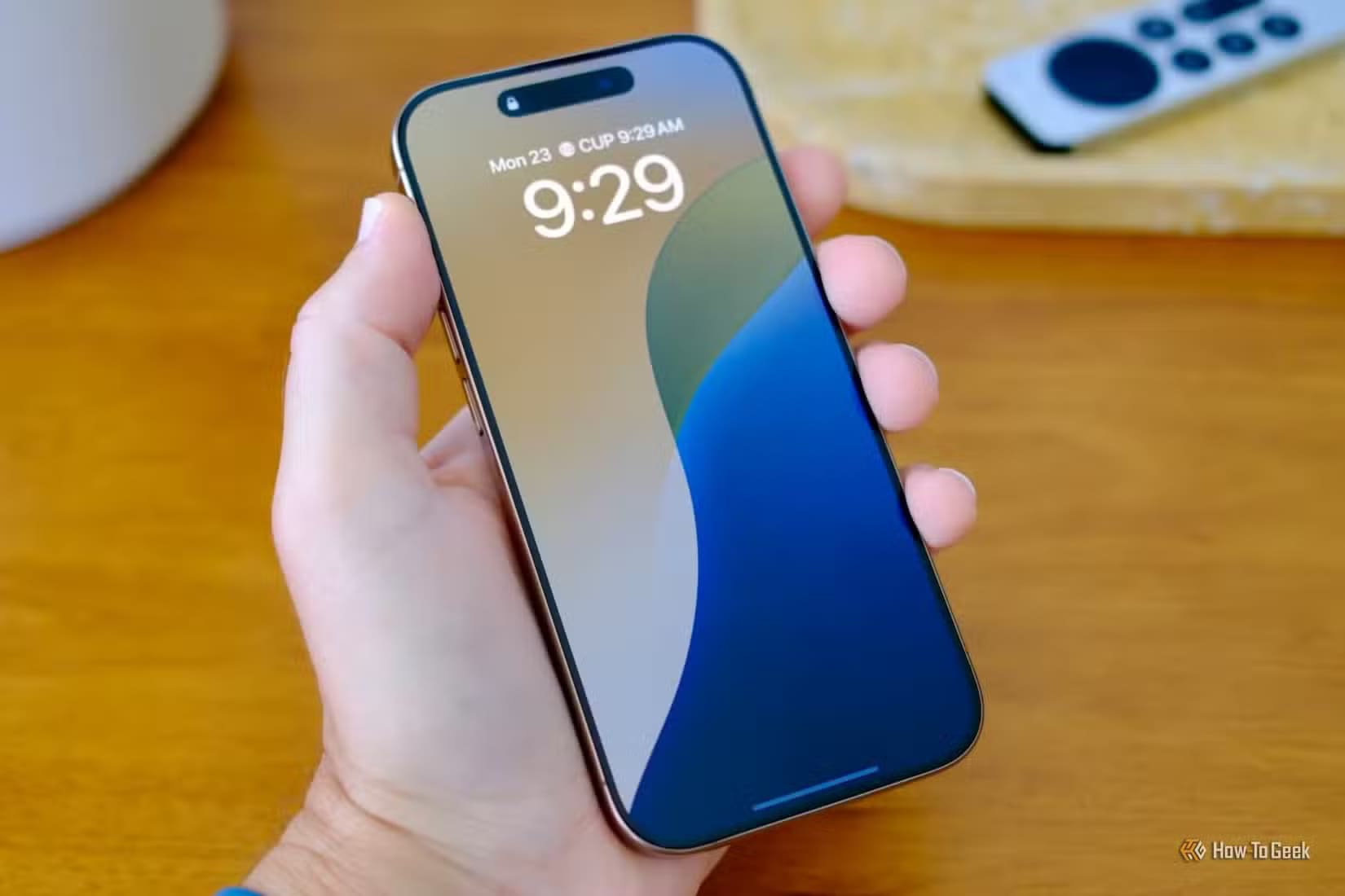 iphone-16-pro-1-1 لماذا يعتبر الاستماع إلى الموسيقى دون اتصال خيارًا أفضل من البث المباشر