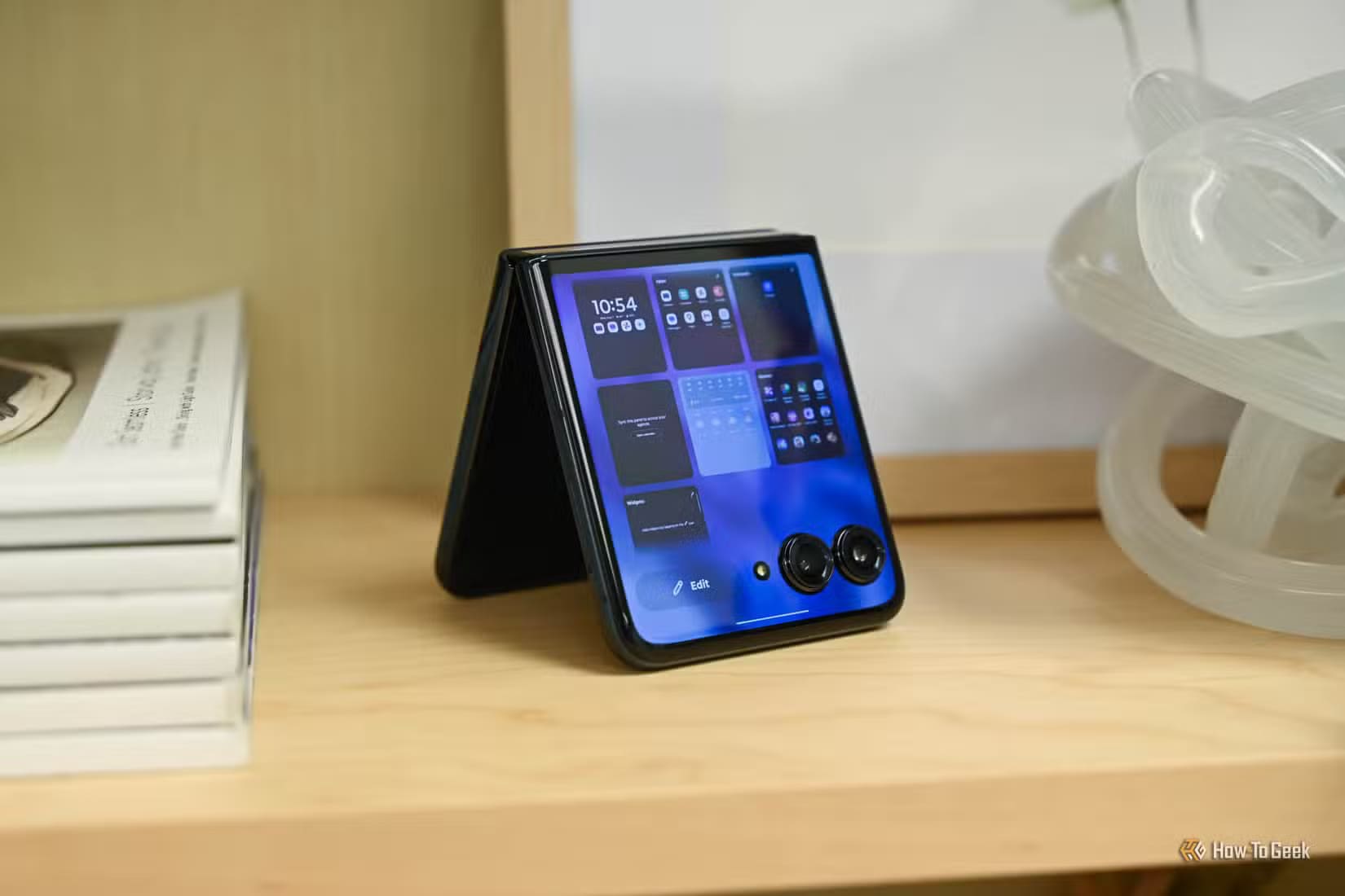 motorola-razr-front-screen-4 أهم 6 مفاهيم خاطئة حول الهواتف القابلة للطي
