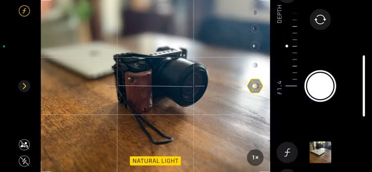 taking-a-photo-of-a-camera-in-portrait-mode كيف تحصل على تأثير بوكيه باستخدام كاميرا iPhone وتحقق أفضل نتائج