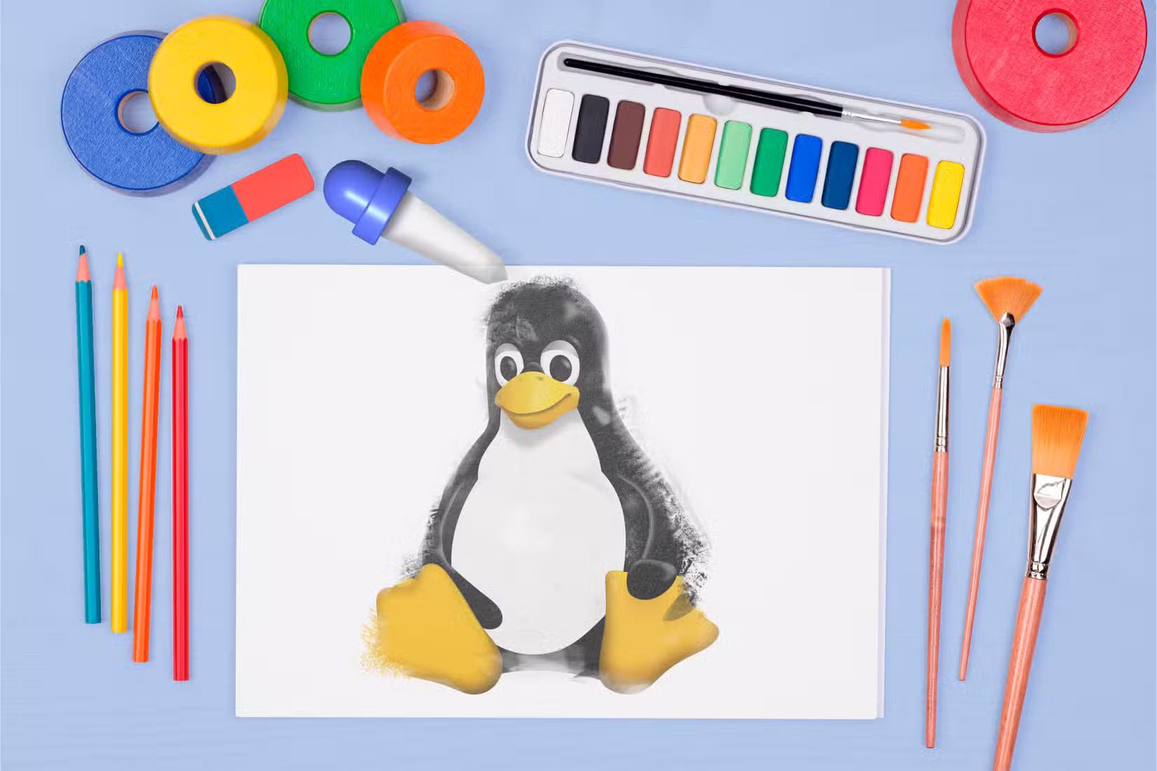 a-sheet-of-paper-with-the-linux-mascot-and-some-drawing-and-painting-items-around-it كيف تعرف أنك أصبحت خبيرًا في استخدام Linux؟ 5 إشارات مميزة