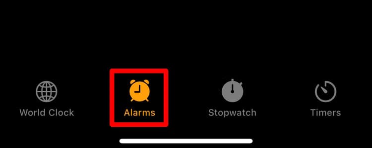 alarms-option-from-navigation-bar-in-the-iphone-clock-app كيفية تخصيص صوت التنبيه على iPhone بسهولة