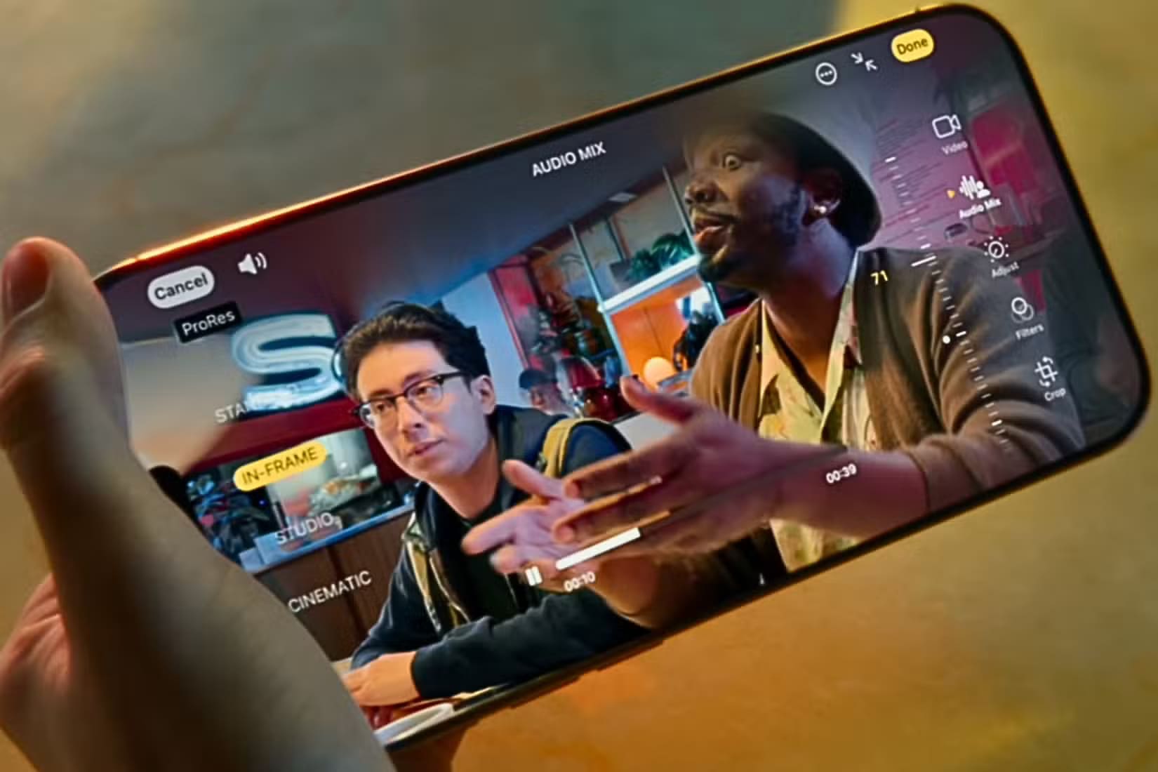 audio-mix-on-iphone-16-pro طرق تحسين جودة الصوت في مقاطع الفيديو على iPhone