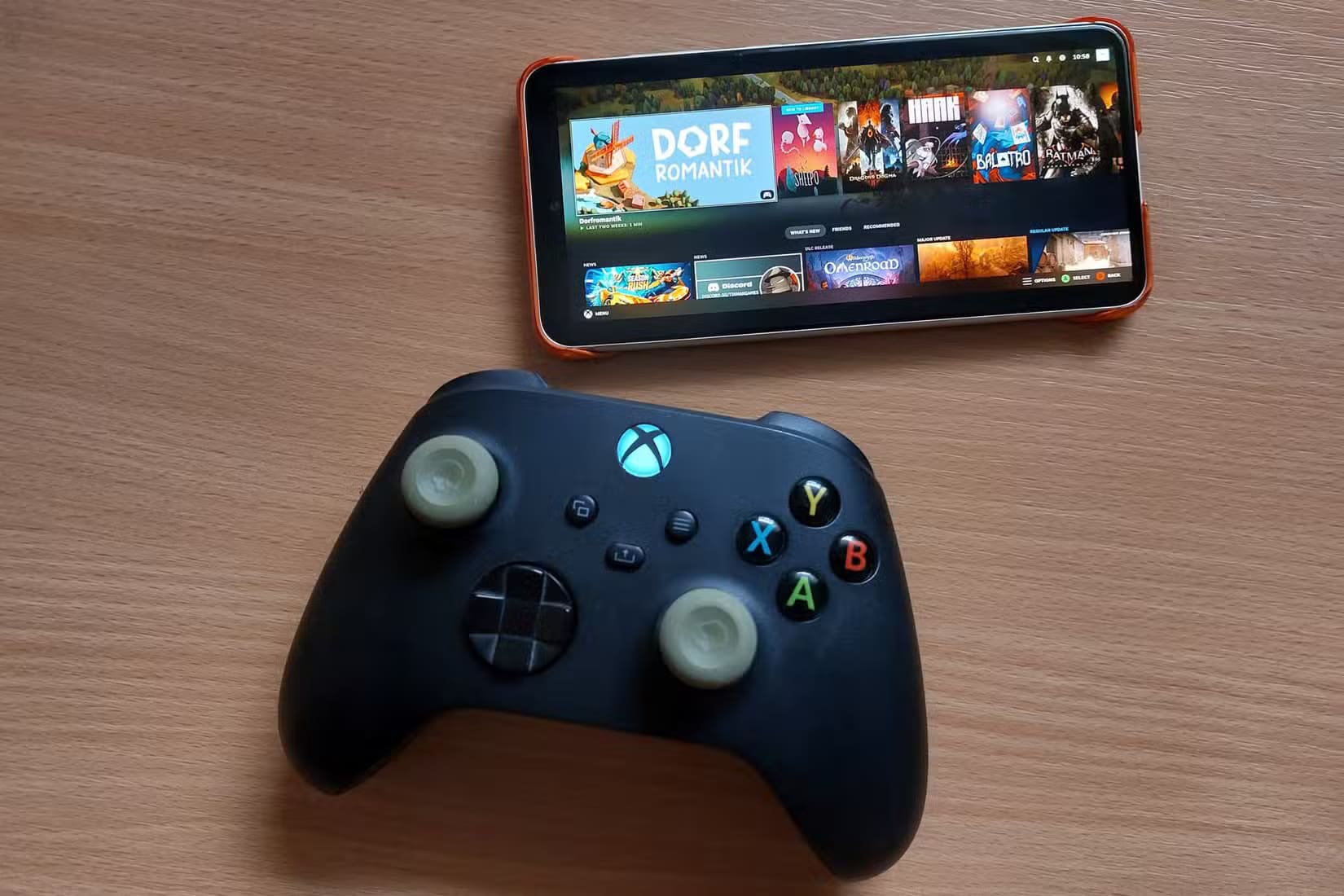 galaxy-s21fe-running-steam-link-with-an-xbox-controller-under-it لماذا لا أختار شراء هاتف للألعاب رغم الخيارات المتاحة