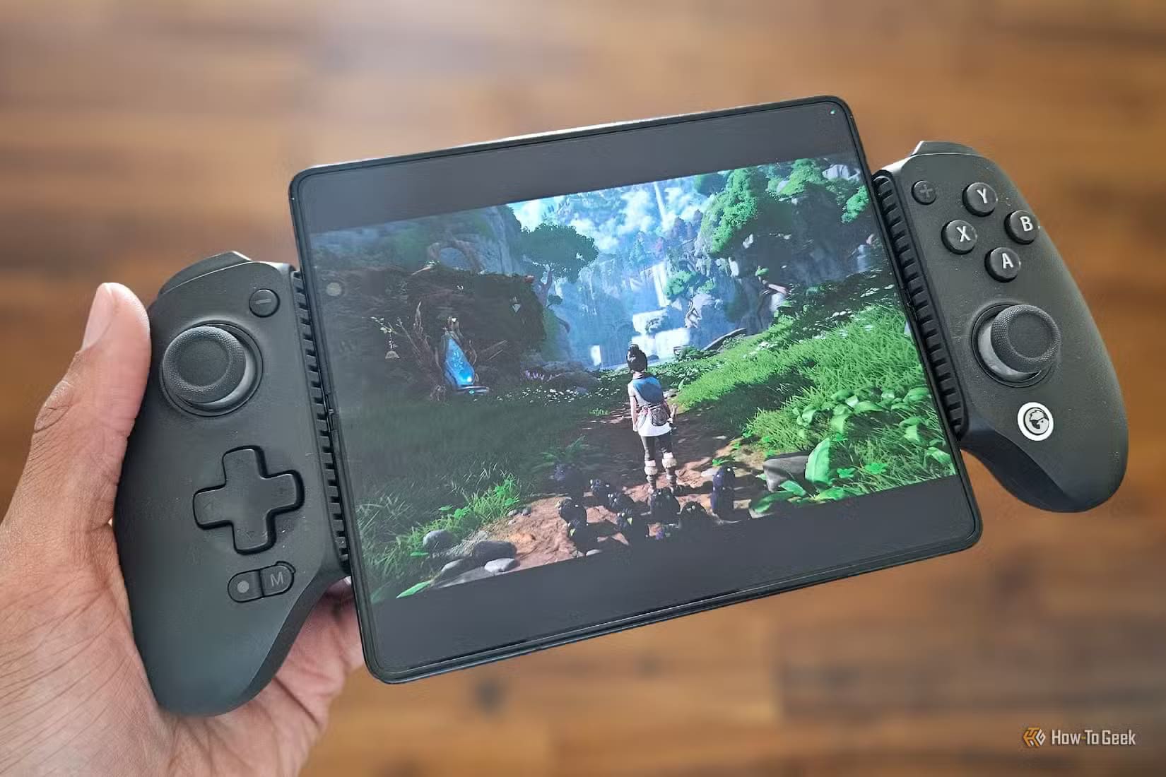 kena-bridge-of-spirits-on-a-galaxy-z-fold-5-with-gamesir-g8-controller أهم محطات أندرويد في 2024 التي يجب عليك معرفتها
