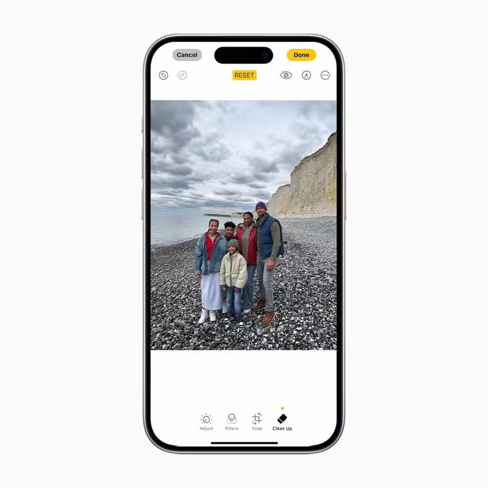 photobomb-3 كيفية إزالة عوامل التشتيت من صور iPhone باستخدام تطبيق Clean Up