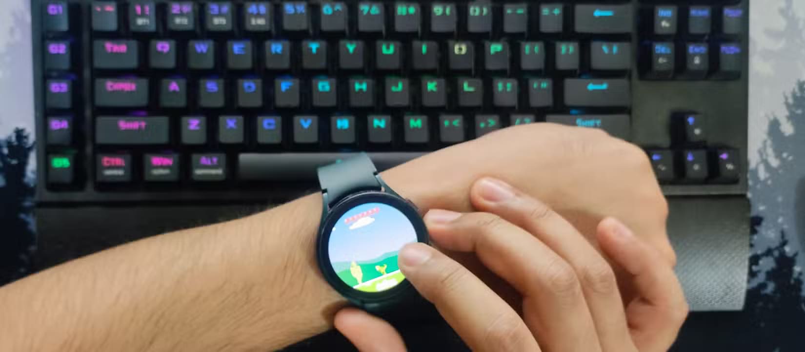 playing-cactus-run-on-galaxy-watch-4 أفضل الألعاب التي يمكنك تشغيلها على ساعة Galaxy Watch لتجربة ممتعة