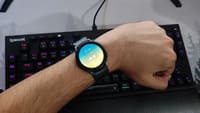 playing-energy-anti-stress-loop-game أفضل الألعاب التي يمكنك تشغيلها على ساعة Galaxy Watch لتجربة ممتعة