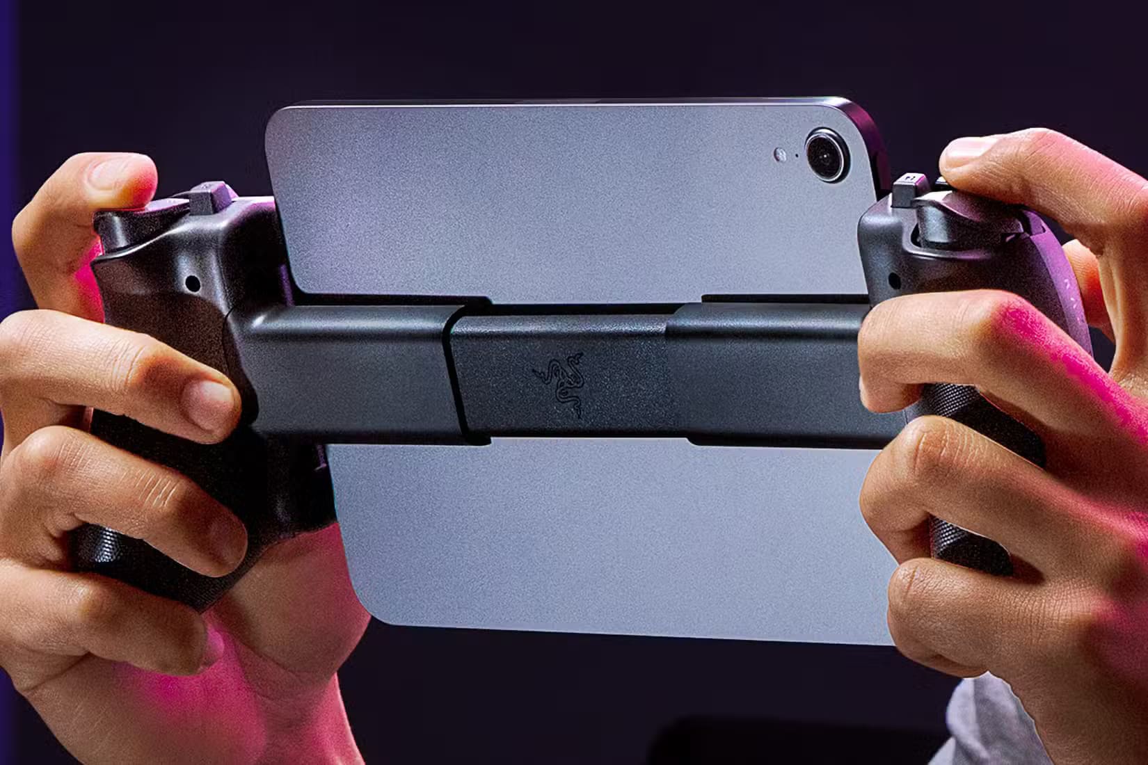 razer-kishi-ultra-sensa-hd-rapid-trigger-ipad-mini-1 كيفية اختيار جهاز iPad المثالي لاحتياجاتك