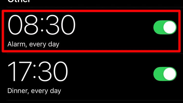 selecting-an-alarm-in-the-iphone-clock-app كيفية تخصيص صوت التنبيه على iPhone بسهولة