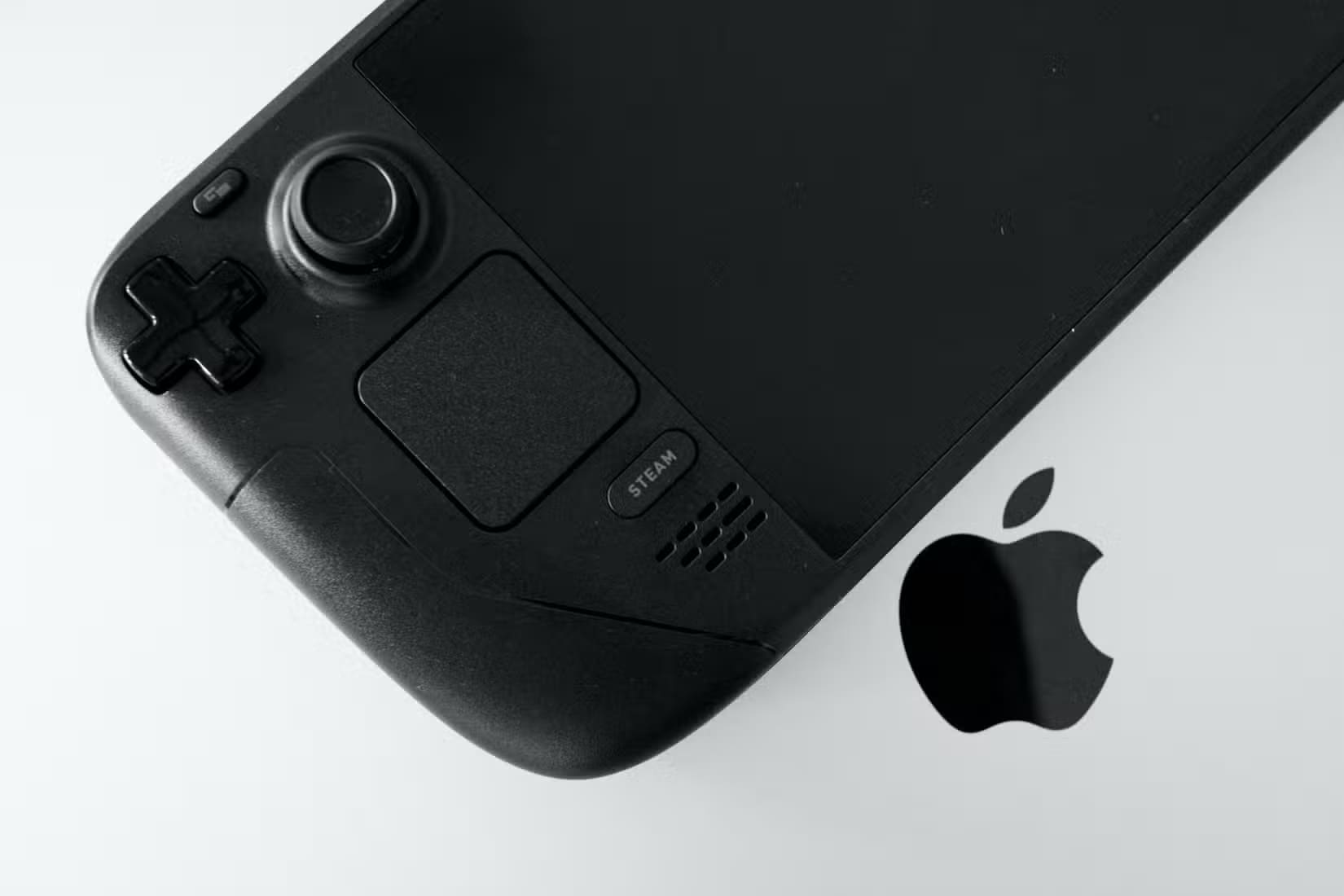 steam-deck-oled-on-a-macbook-pro هل يعتبر Steam Deck الخيار المناسب لمحبي الألعاب بدون كمبيوتر؟