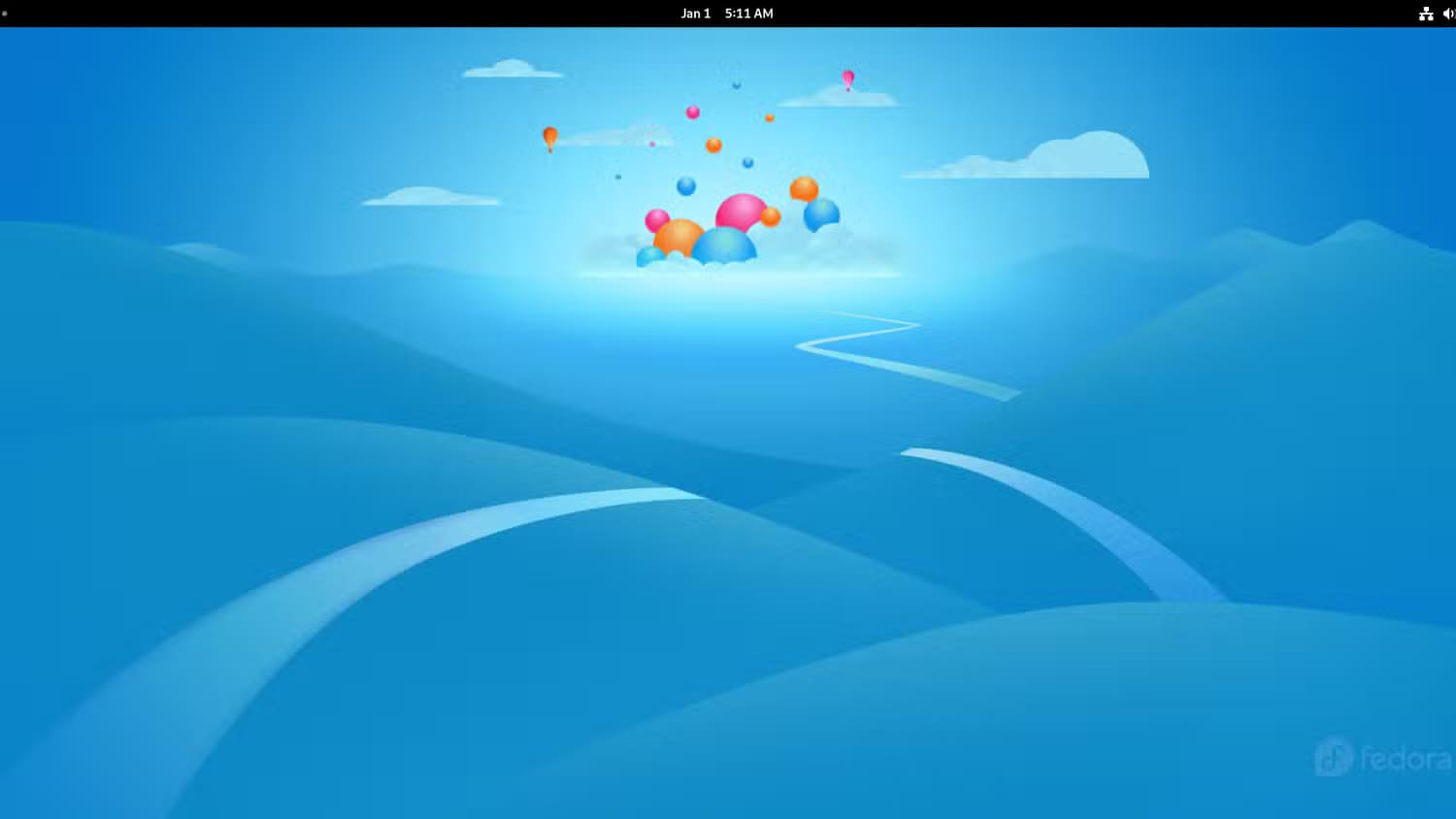 1a-fedora-workstation-desktop-overview-running-gnome-desktop-environment الفرق بين GNOME وKDE Plasma واختيار الأفضل بينهما لأجهزة سطح المكتب بنظام Linux