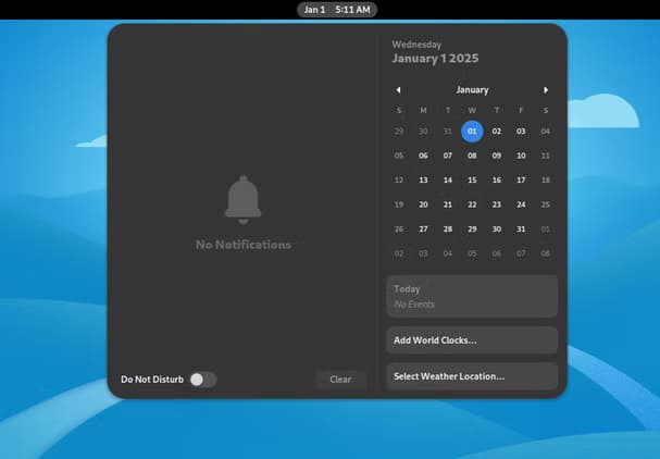 1b-gnome-notification-center-in-the-middle-housing-the-calendar-view-and-app-notifications الفرق بين GNOME وKDE Plasma واختيار الأفضل بينهما لأجهزة سطح المكتب بنظام Linux