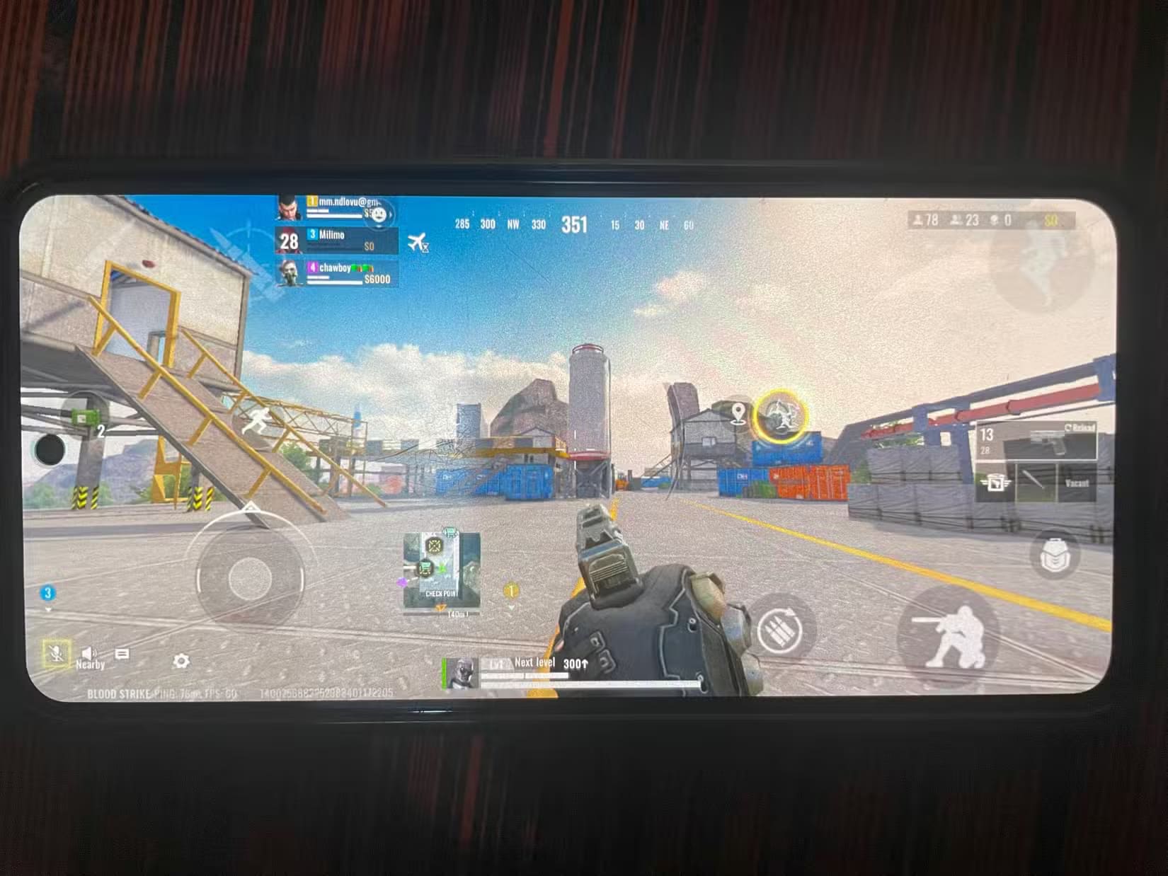 blood-strike-picture-phone-android لماذا أصبحت الألعاب على الأجهزة اللوحية التجربة المثالية مقارنة بالهواتف