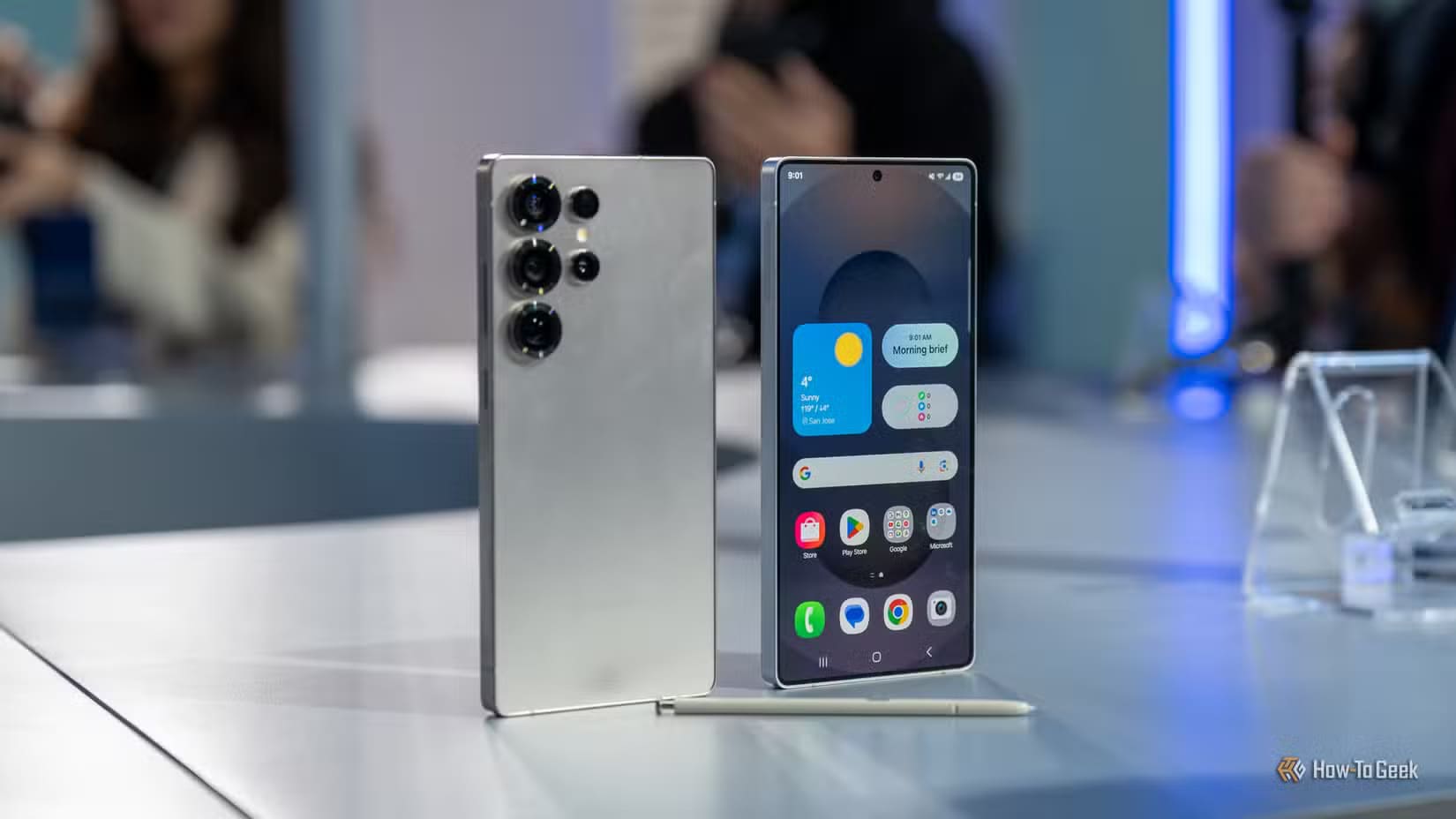 front-and-back-of-the-samsung-galaxy-s25-ultra-standing-on-a-table-next-to-an-s-pen Galaxy S25 Ultra أم Galaxy S24 Ultra: مقارنة شاملة لأبرز الاختلافات والميزات