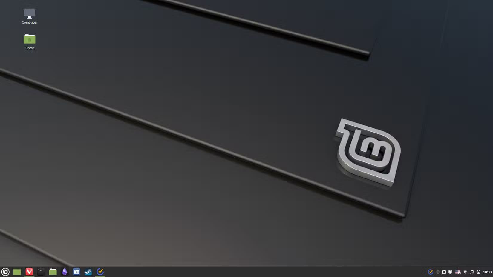 linux-mint-desktop-1 أفضل توزيعات Linux التي تمنحك تجربة Windows 10 بسهولة