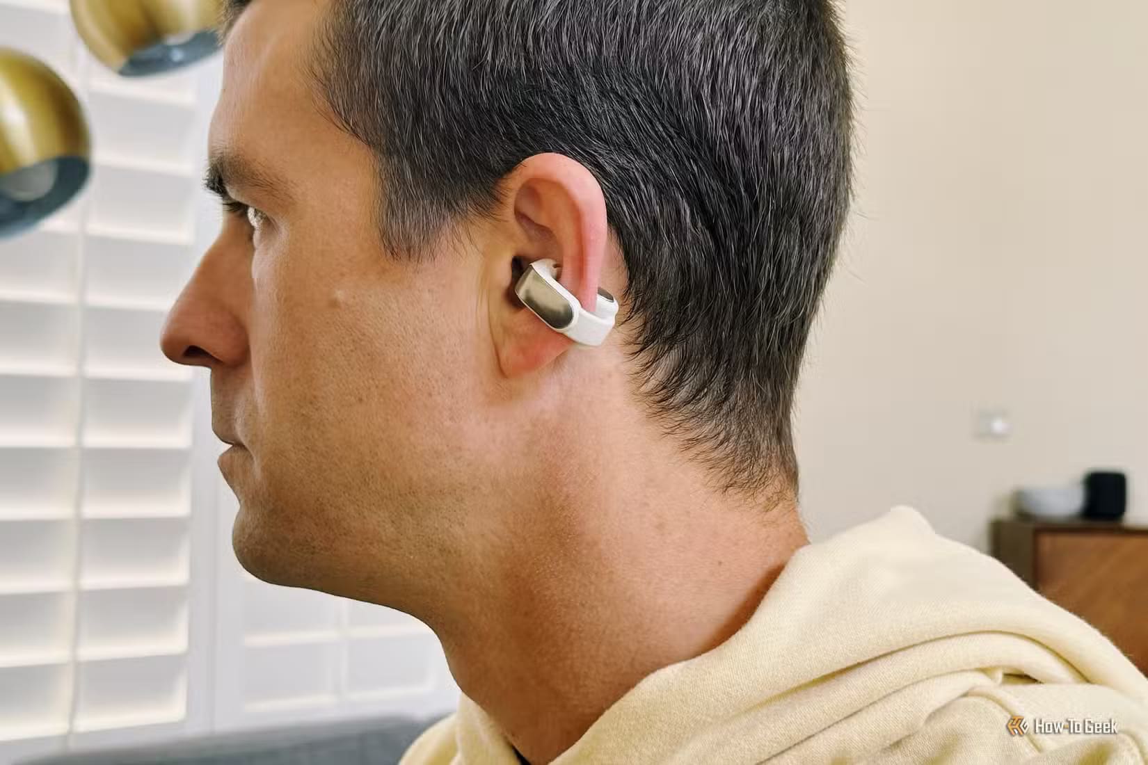 person-wearing-bose-ultra-open-earbuds-looking-forward دليل بسيط لاكتشاف حب الموسيقى والاستمتاع بها يوميًا