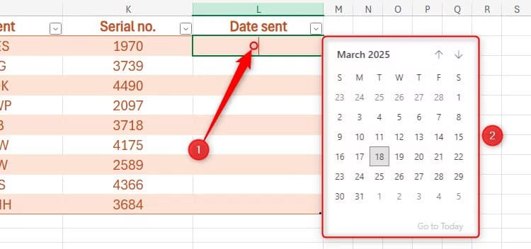 a-cell-is-activated-in-excel-for-the-web-and-the-date-picker-is-showing ميزات جديدة في Excel للويب تجعل العمل على الجداول أسهل من أي وقت مضى