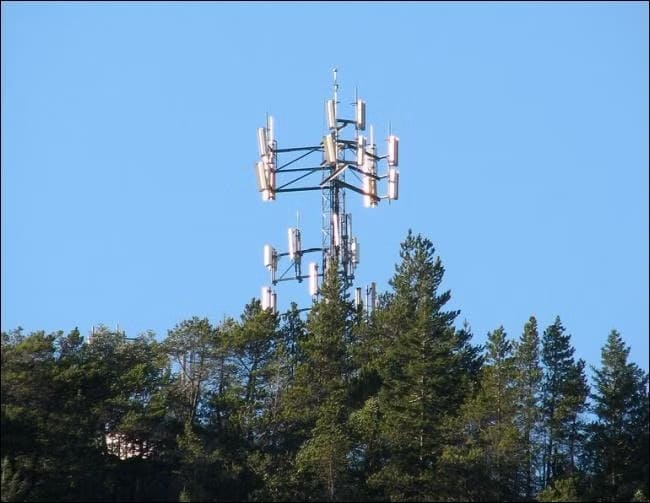 cell-tower كيف تعمل خرائط تغطية شبكات الهاتف المحمول وهل يمكن الاعتماد عليها؟