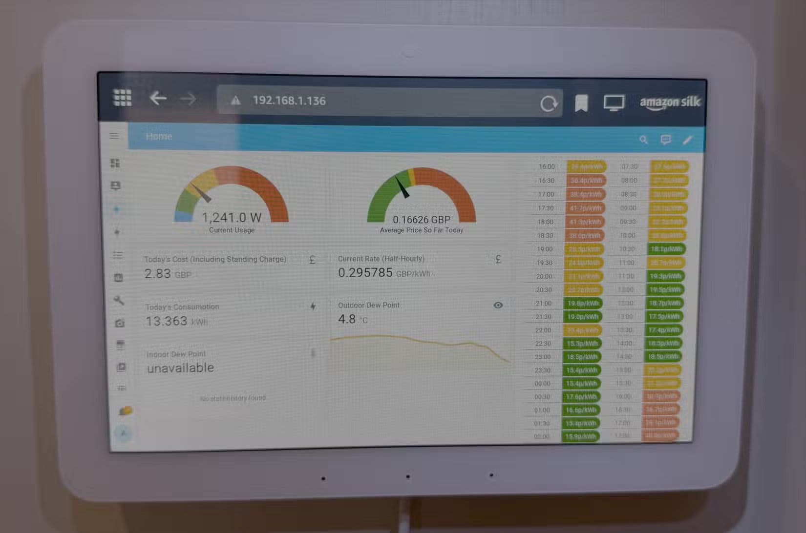 an-amazon-echo-hub-showing-a-home-assistant-dashboard-with-electricity-usage-and-prices كيف تمنح أجهزتك القديمة حياة جديدة في المنزل الذكي
