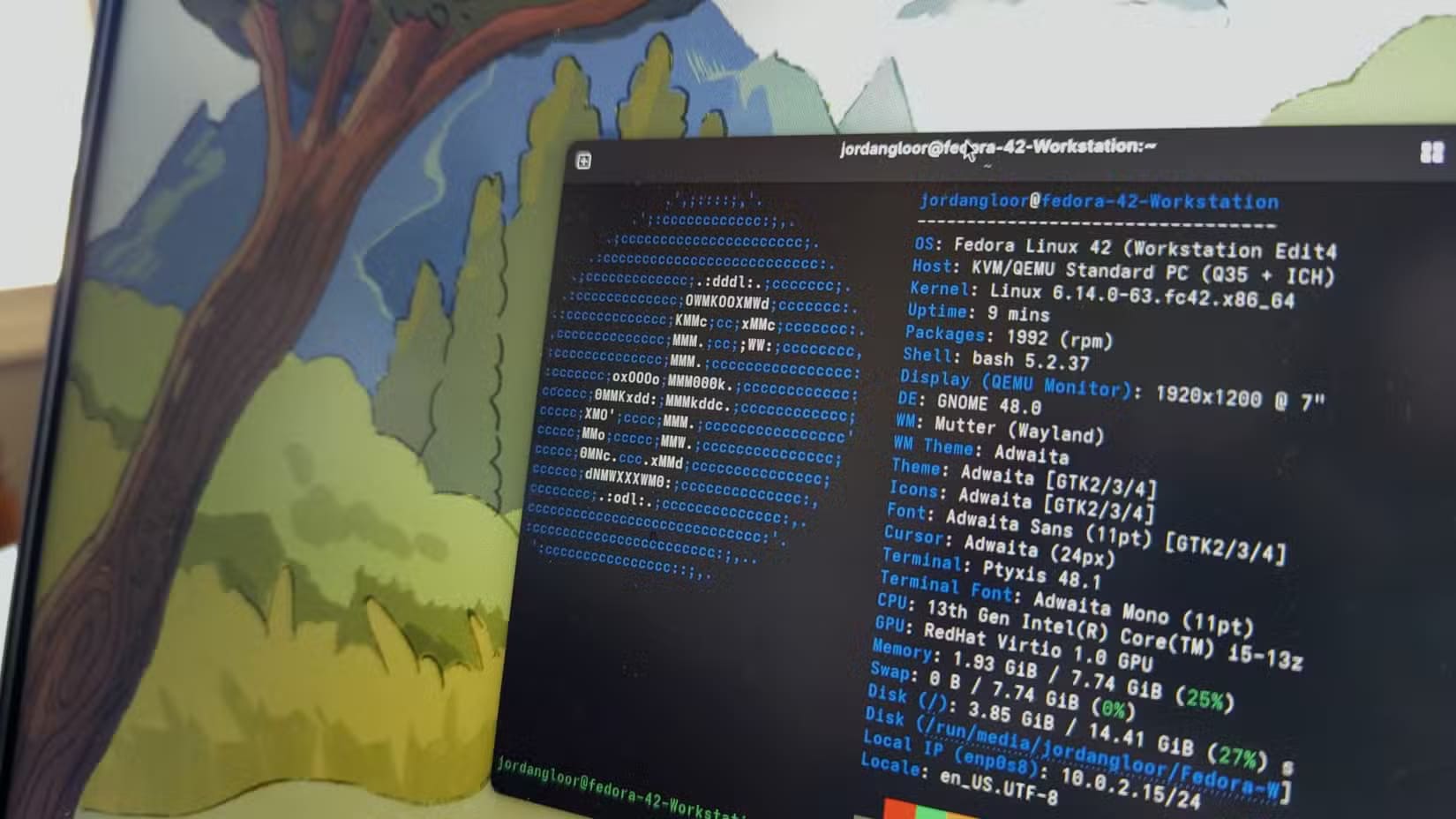 a-laptop-screen-showing-fedora-linux-42-with-a-terminal-open مزايا تجعل GNOME مناسبًا لمستخدمي لينكس الجدد والمحترفين