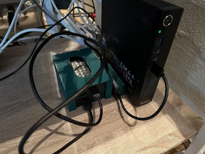 a-mini-pc-plex-server-with-3d-printer-stand-and-hdd-caddy نهاية Mythbuntu كيف اختفى مشروع Ubuntu المخصص للتلفزيون