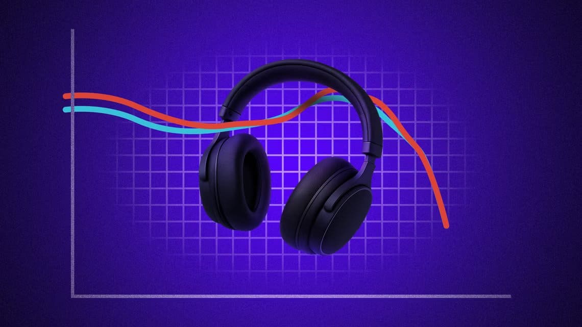 a-pair-of-headphones-with-a-curve-in-the-center كل ما تحتاج معرفته عن منحنى هارمان وتأثيره على جودة الصوت