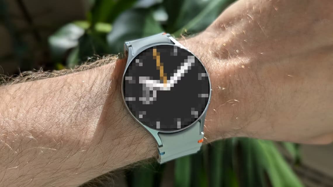 blurred-watch-face-on-gw7 أفضل واجهات ساعة ذكية تجمع بين الجمال والوظيفة
