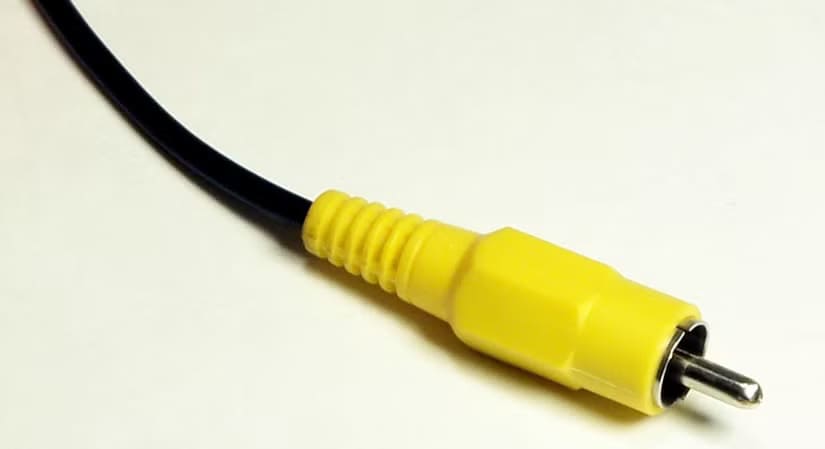 composite-video-cable-with-rca-connector أسرار منافذ قديمة في جهاز استقبالك قد تفيدك أكثر مما تتوقع