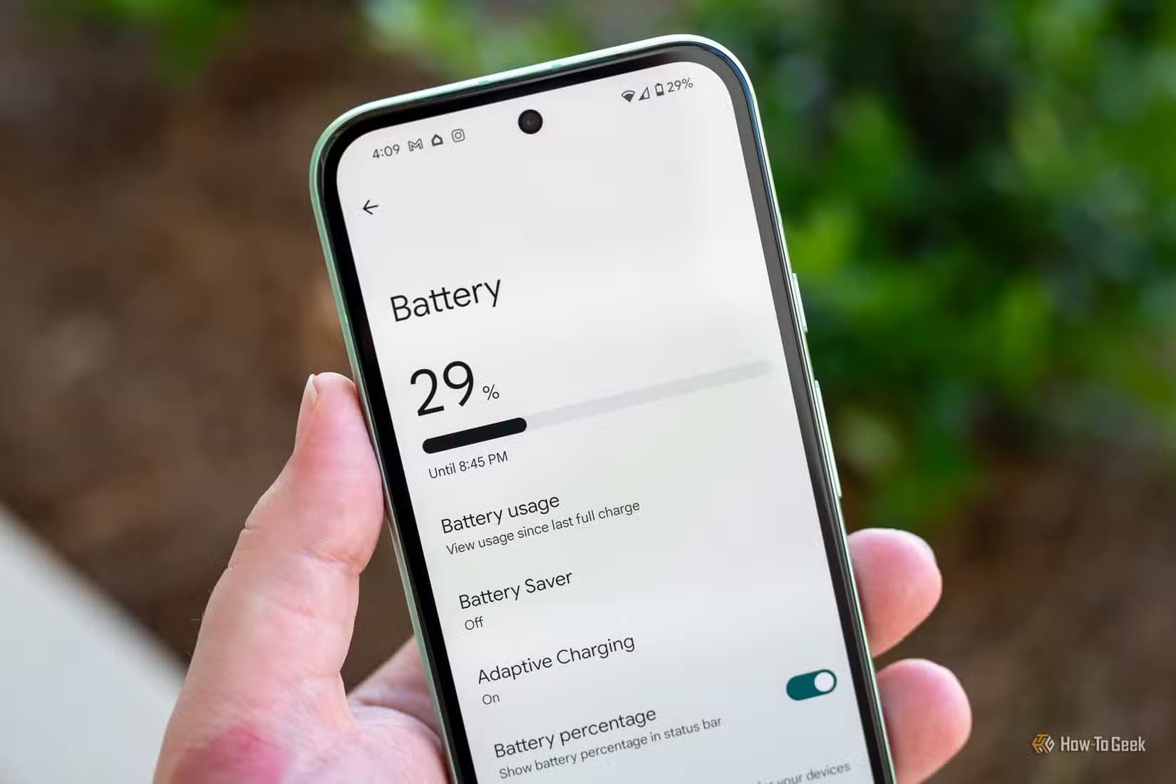 person-holding-the-google-pixel-8a-showing-the-battery-menu-1 طرق فعّالة لبيع هاتفك المستعمل بأعلى سعر