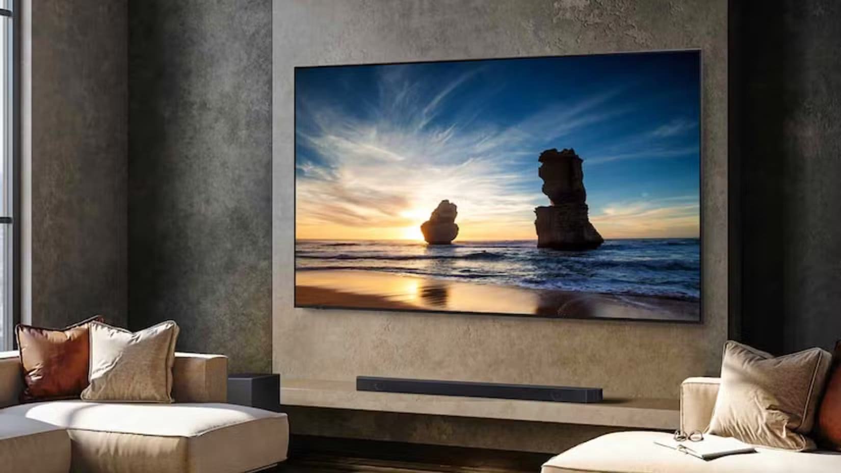 samsung-50-inch-class-qled-4k-hanging-on-the-wall-1 أشياء يجب معرفتها قبل شراء تلفزيون جديد