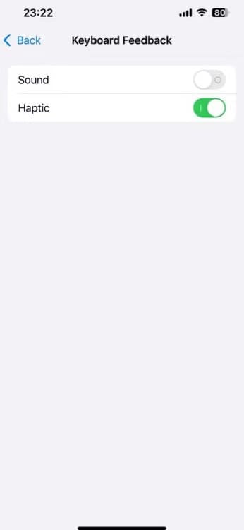 keyboar-feedback-window-on-iphone 9 مشاكل في iPhone يلاحظها المستخدمون بعد تحديث iOS 26