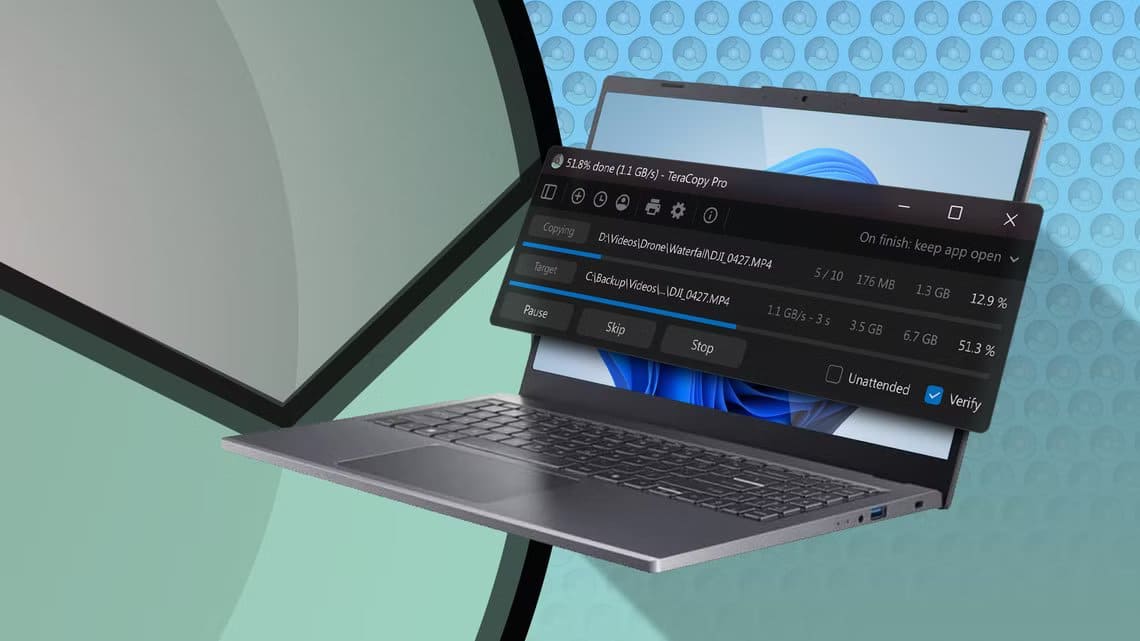 laptop-running-windows-11-displaying-the-teracopy-interface-during-a-file-transfer ما أفضل أداة لنقل الملفات بسرعة على Windows ولماذا يفضل البعض تطبيقات قديمة