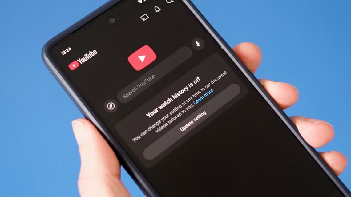 pixel-7-with-youtube-app-showing-watch-history-turned-off 3 خطوات تجعل YouTube يعرض فيديوهات تناسب اهتماماتك