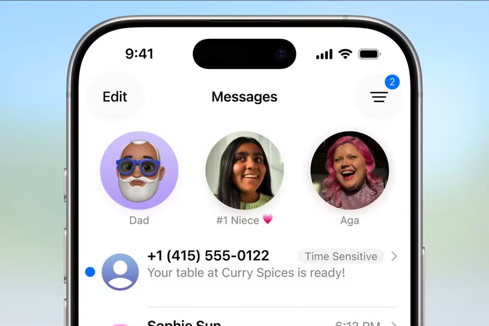 receiving-critical-texts كيف يمنع iOS 26 المكالمات والرسائل غير المرغوب فيها تلقائيًا