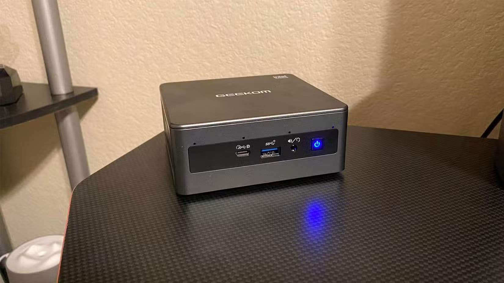 GEEIKOM-Mini-IT11-PC-Hero-Image جهاز كمبيوتر صغير يغنيك عن تجميع سطح مكتب للعمل اليومي