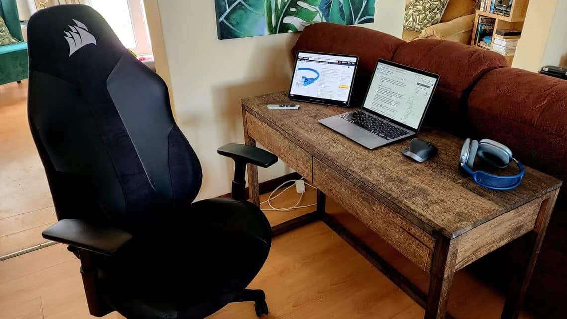 a-desk-with-a-macbook-and-ipad-next-to-some-airpods-max-and-an-apple-tv-remote مهام يؤديها iPad بكفاءة أكبر من Mac