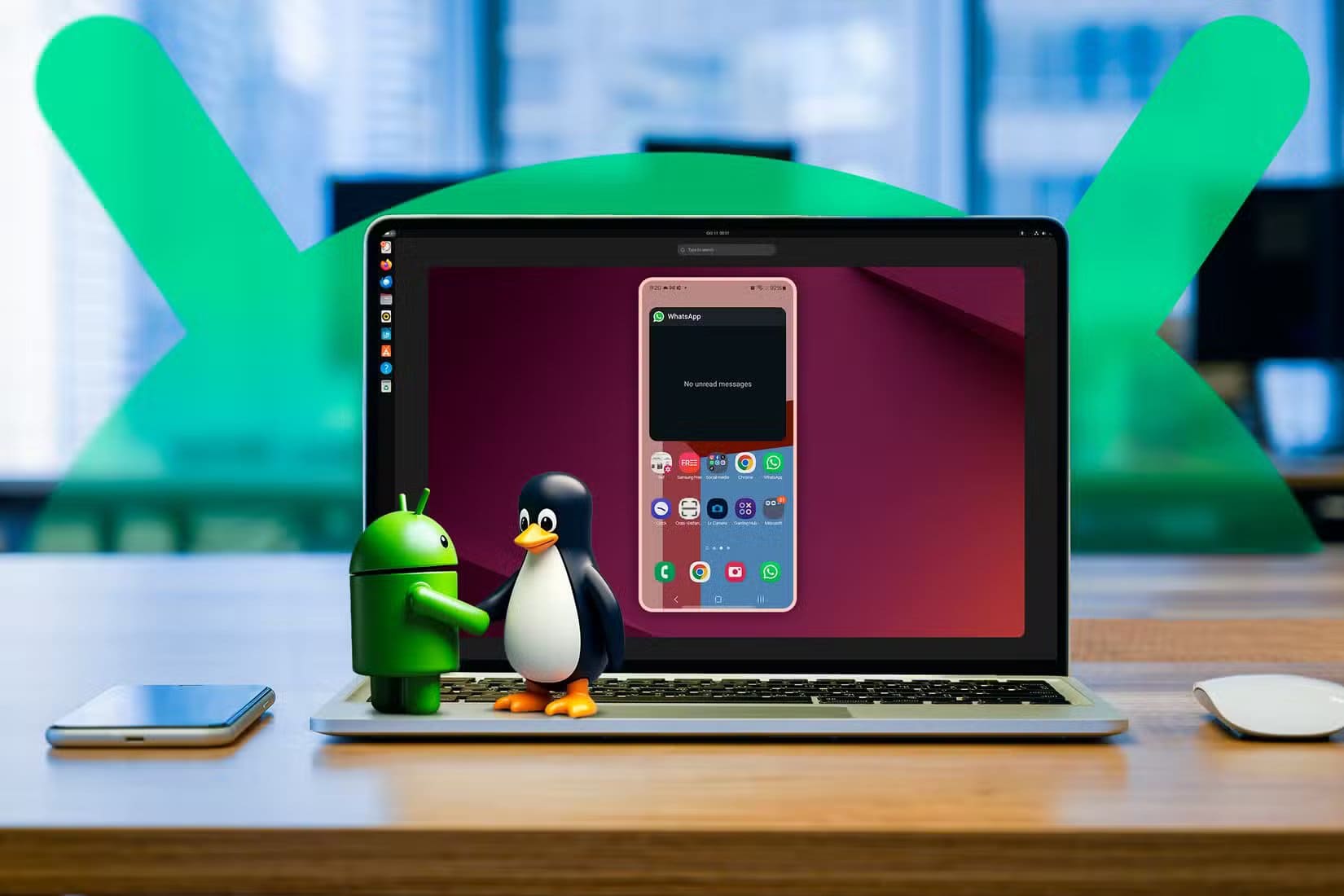 a-laptop-running-ubuntu-with-an-android-screen-mirrored-on-it-and-the-android-and-linux-mascots-shaking-hands-above-the-keyboard أشياء مهمة يجب أن تعرفها قبل استخدام Linux لأول مرة